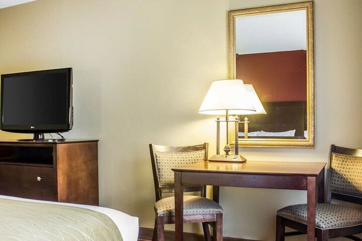 Comfort Inn & Suites Dayville - Killingly Industrial Park