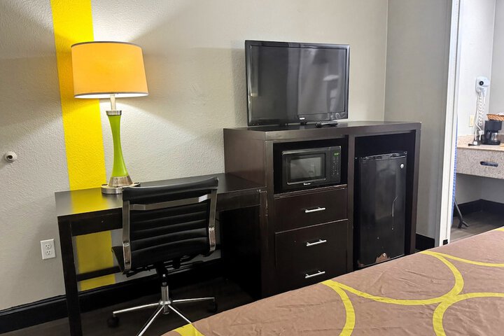 Super 8 by Wyndham Tupelo Airport
