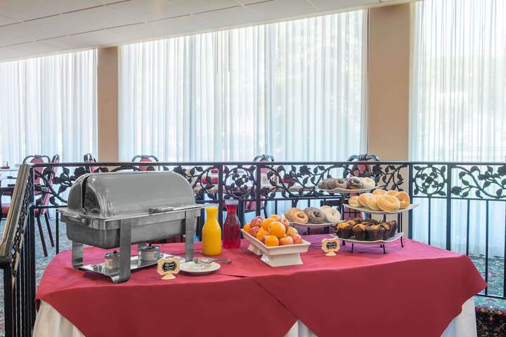 Ramada by Wyndham Cumberland Downtown