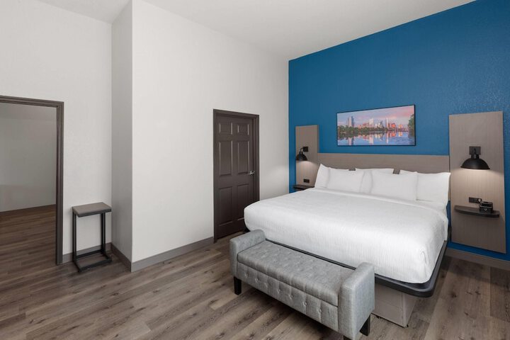 La Quinta Inn & Suites by Wyndham Kyle - Austin South