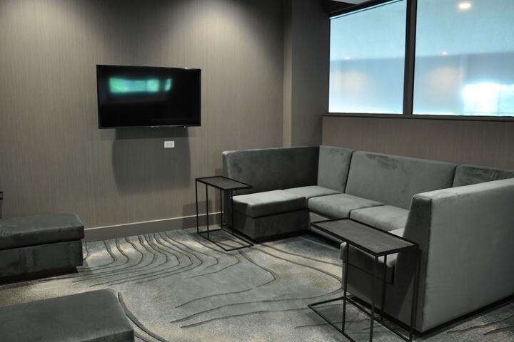Lounge 79 of 92