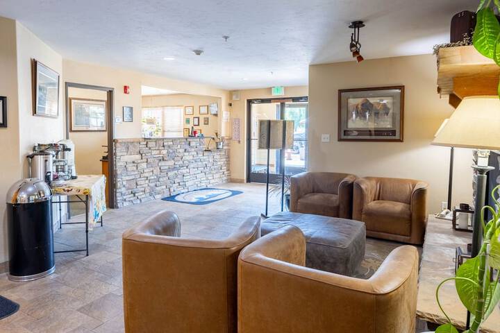 Blue Mountain Inn & Suites
