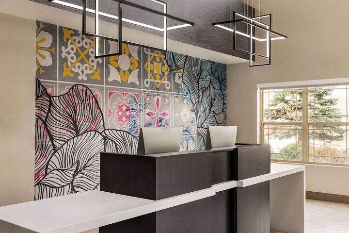 La Quinta Inn & Suites by Wyndham Lake George