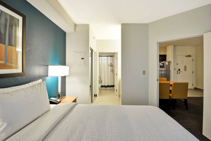 Room 27 of 33