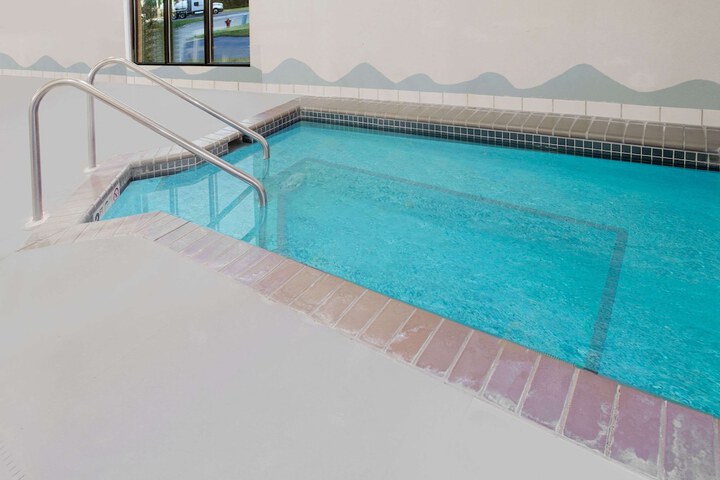 Pool 4 of 15