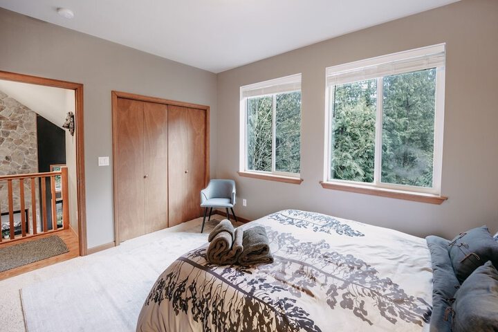 20gs - Wifi - F / p - W/d - Sleeps 6 3 Bedroom Home by RedAwning