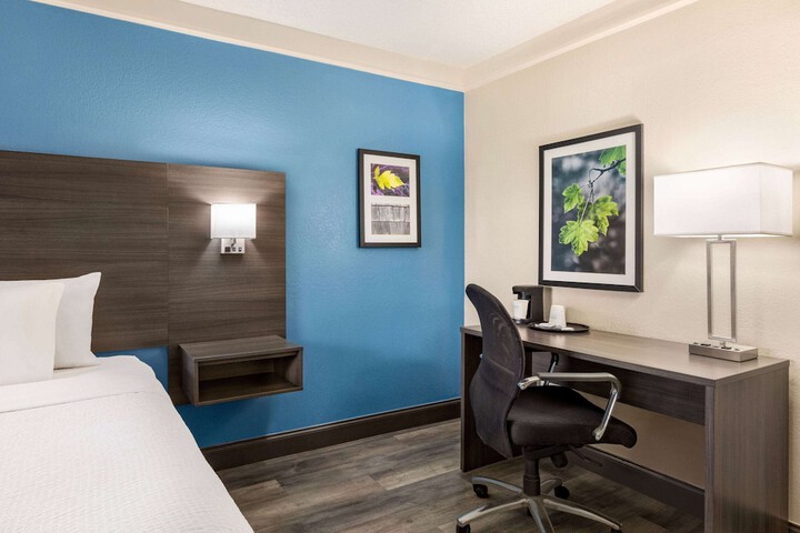 Room 18 of 32