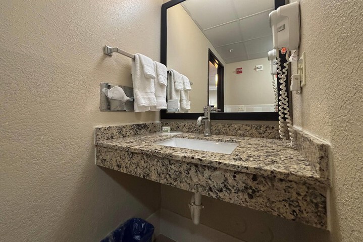 AmericInn by Wyndham Kewanee