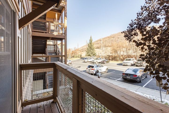 Town Pointe B101 3 Bedroom Condo by RedAwning