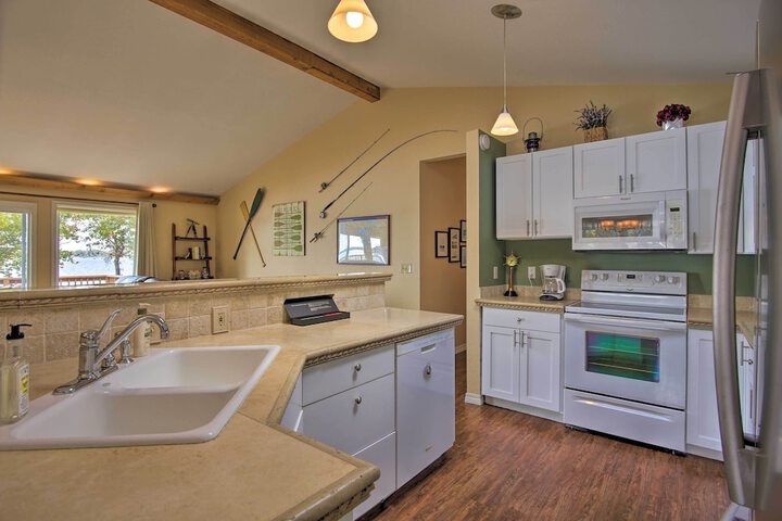 Lakefront Home w / Shared Boat Ramp in Grove!