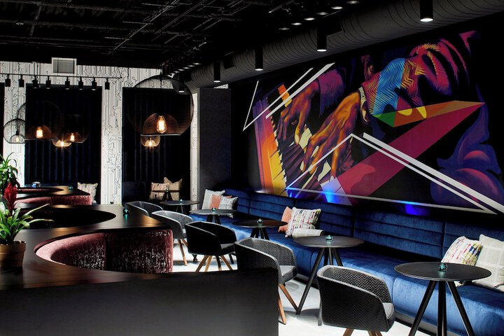 Lounge 47 of 51