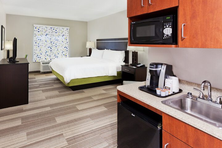 Room 10 of 32