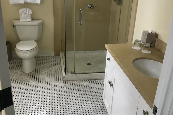 Room 25 of 83