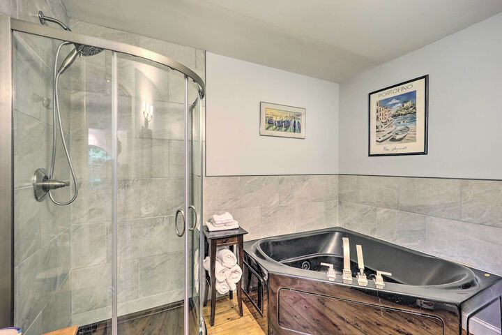 Quiet Studio Escape 2 Mi to Blue Ridge Parkway!