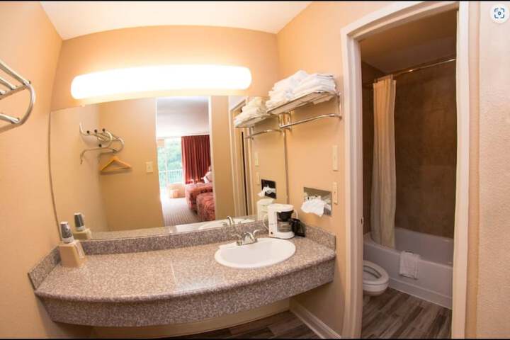 Room 18 of 28