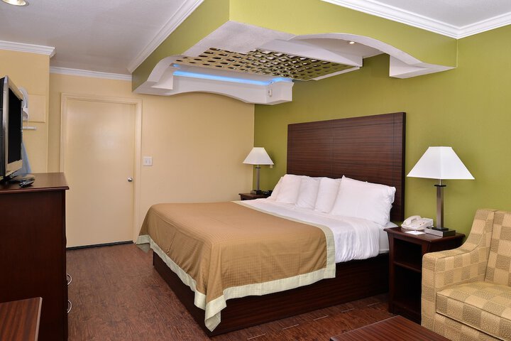 Room 14 of 24