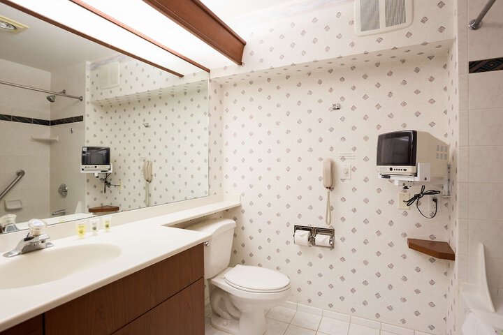 Room 13 of 25