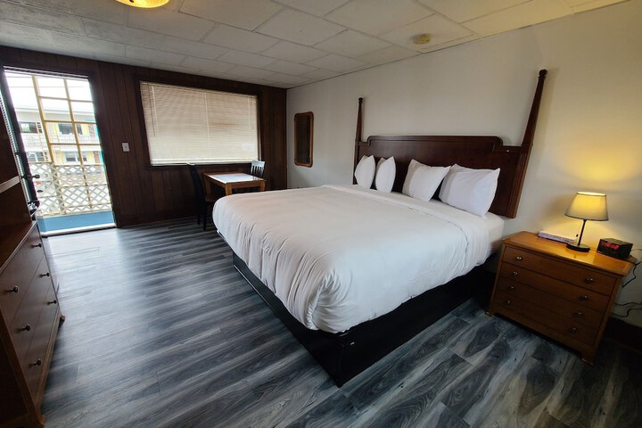 Room 9 of 63