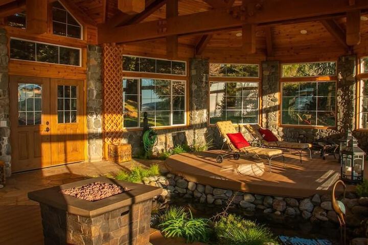 Lx28: Gold Beach Oceanfront Estate