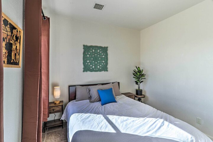 Eloy Desert Oasis w / Courtyard & Pool Access!