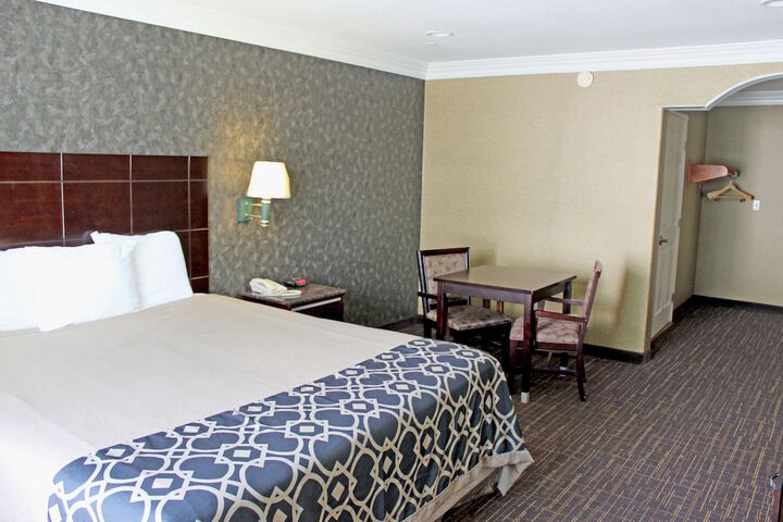 Room 21 of 37