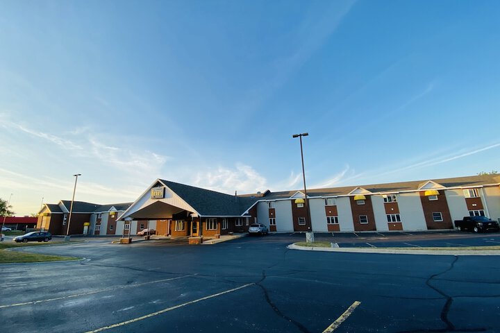 Fleetwood Inn & Suites