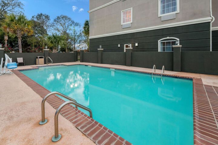Pool 6 of 37