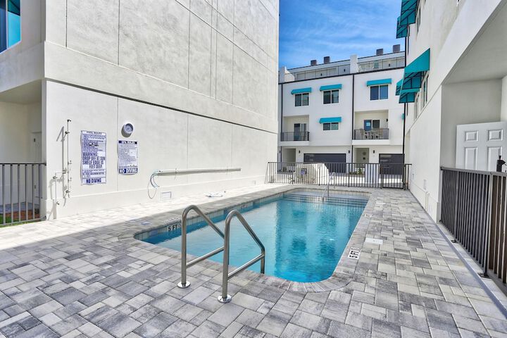 Azul Townhomes A1
