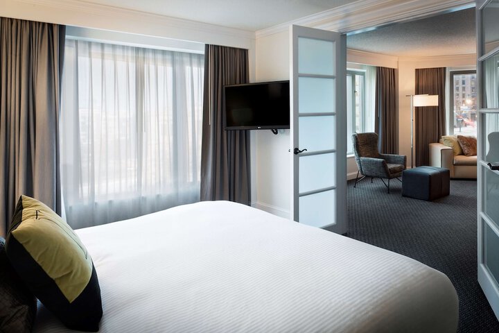 The Logan Philadelphia Curio Collection by Hilton