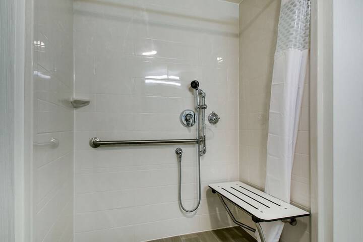 Hampton Inn & Suites Milwaukee West
