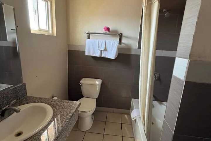Room 5 of 16