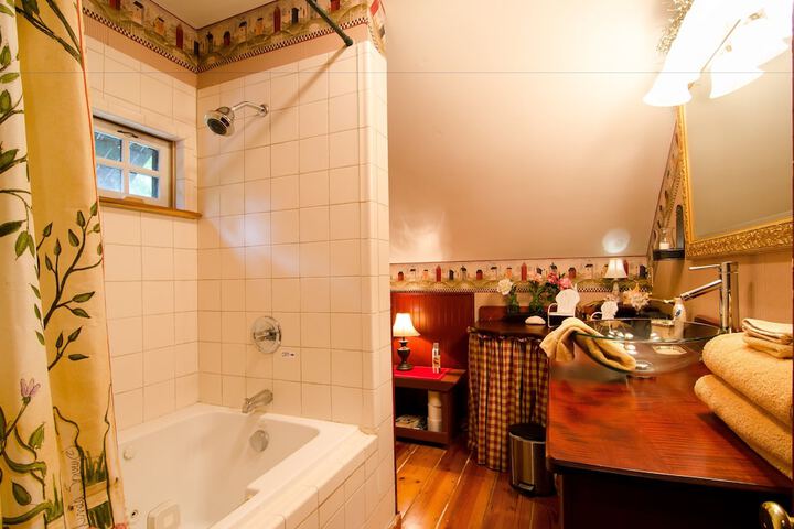 Room 15 of 26