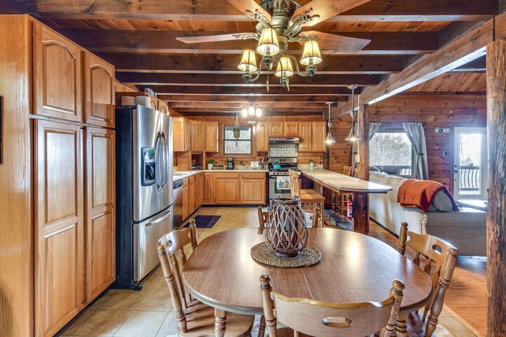 Lock Haven Cabin w / Wood Stove & Mountain View!