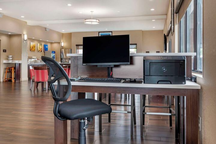 Business Center 32 of 32