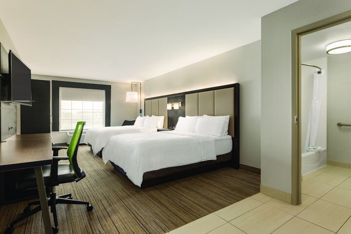Room 27 of 40