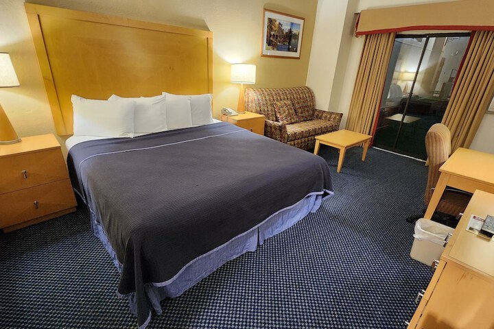 Room 12 of 41