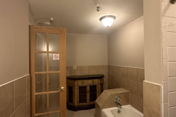 Room 24 of 65