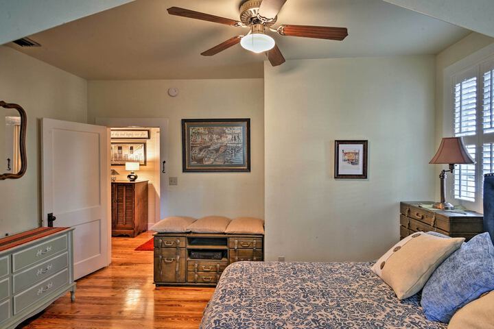 Lakefront Florida Retreat - Pool Table & Boat Dock