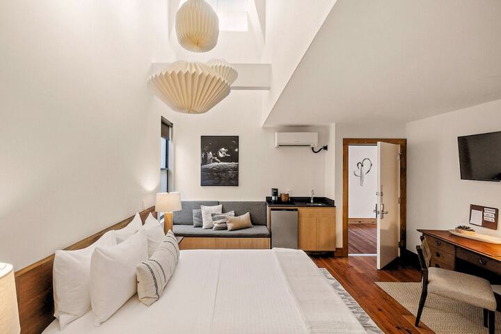 Room 64 of 77