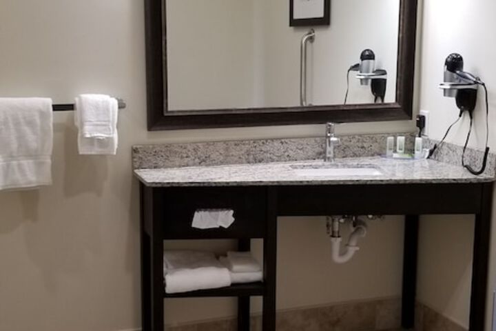 Room 21 of 38