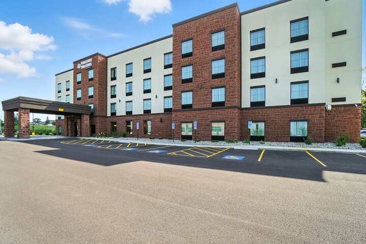 Cobblestone Hotel & Suites-Bellefontaine