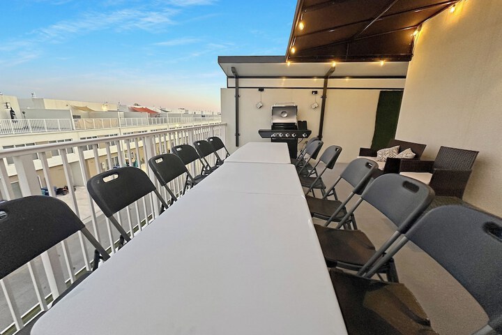Experience Luna Sky! 65 TV Bar BBQ go FL Keys