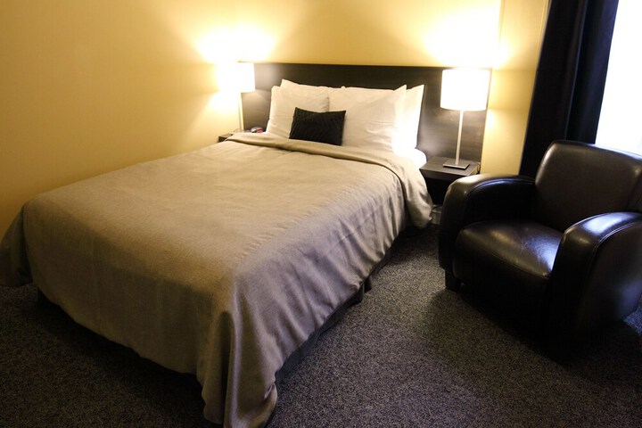 Room 16 of 40