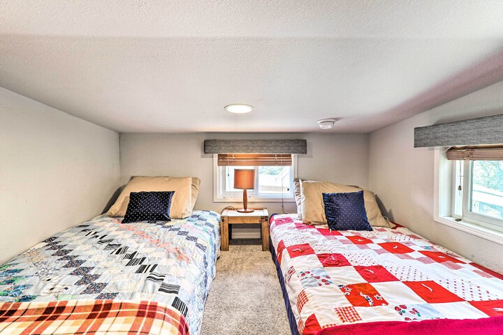 Eureka Tiny Home w / Hot Tub & Community Beach!