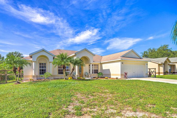 banzai Palm Bay Home Near Parks & Beaches!