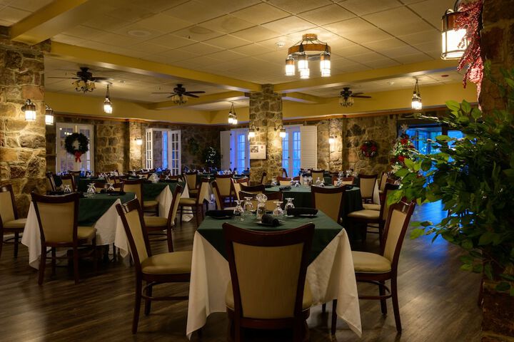 Dining 19 of 21