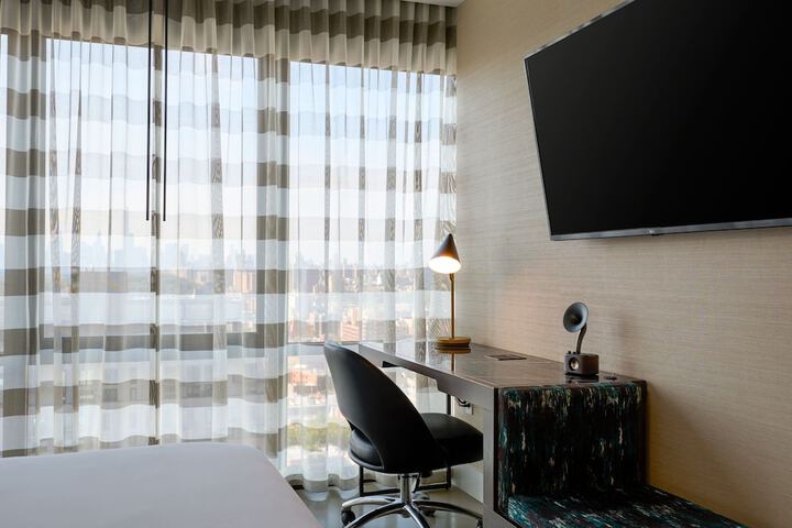 Room 25 of 42