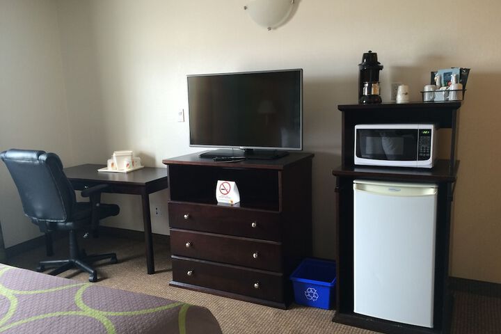 Super 8 by Wyndham Edson