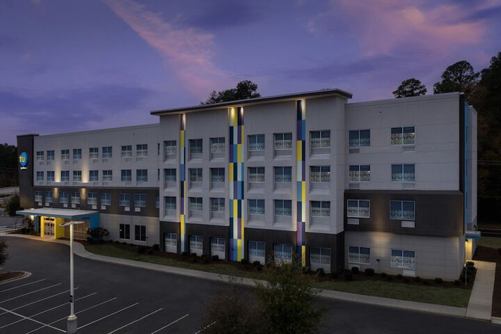 Tru by Hilton Fayetteville I-95 NC