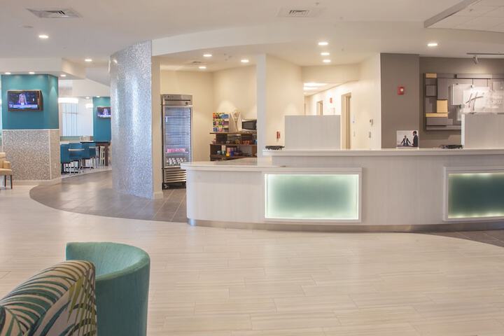 Holiday Inn Express & Suites Panama City Beach - Beachfront by IHG